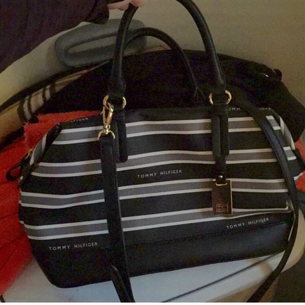 NWOT Tommy Hilfiger Purse With Cross-Body Strap